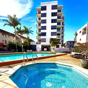 https://aqualine-apartments-on-the-broadwater.queenslandhotels.net