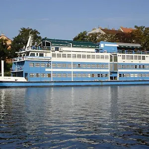 Botel Vodnik, Praga